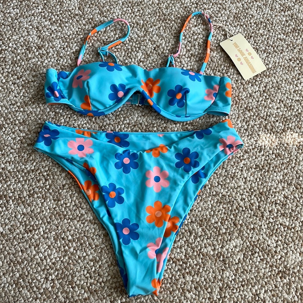 NWT Floral 70s underwire bikini